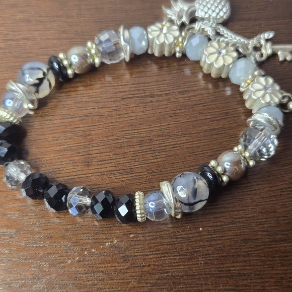 Hawaiian Black, White & Blue Stretch Charm Bracelet Key Aloha Pineapple Charms - Picture 3 of 6